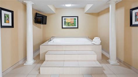 Hotels In Dallas With Jacuzzi In Room ️ Hot Tub Suites 2023