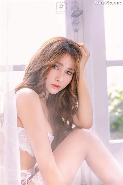 Vietnamese Model Nguyen Thi Phi Yen Beautiful Sexy White Lingerie