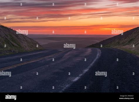 Beautiful sunset on Palouse valley high-way Stock Photo - Alamy