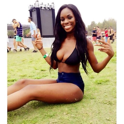 Great Body And Smile Porn Pic