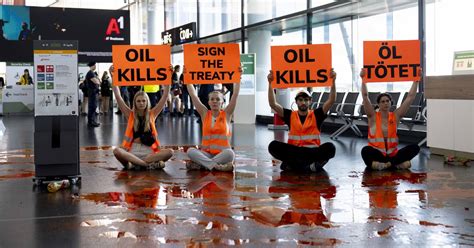 Flughafen Klagt Klima Kleber Flehen Um Spenden Weekend At