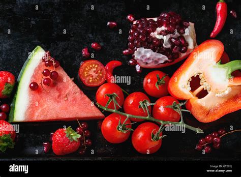 Red fruits and vegetables Stock Photo - Alamy