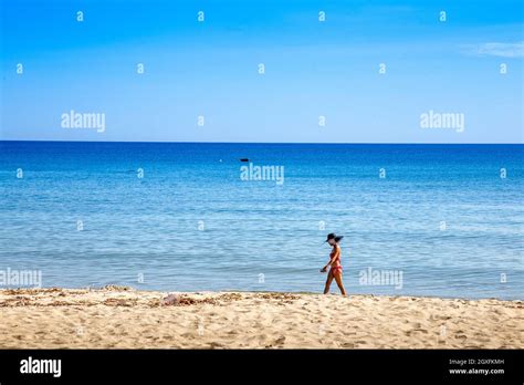 Bikini Walk Fotos Und Bildmaterial In Hoher Aufl Sung Alamy