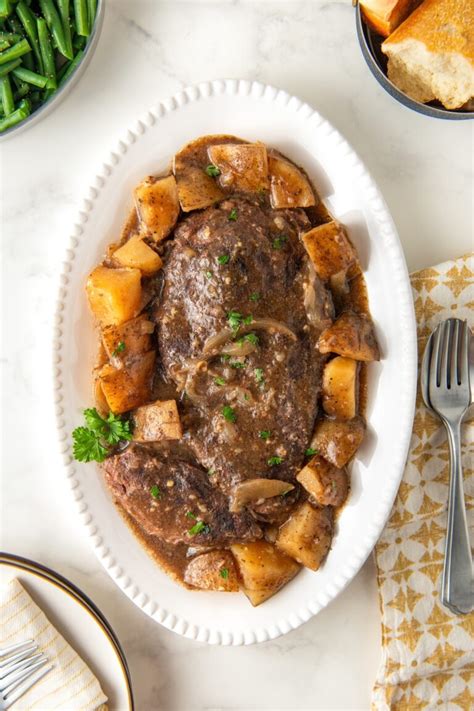 Easy Crockpot Steak and Potatoes | Easy Dinner Ideas