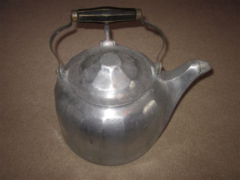 Vintage Wagner Ware Sidney Colonial Tea Kettle 4 Qts