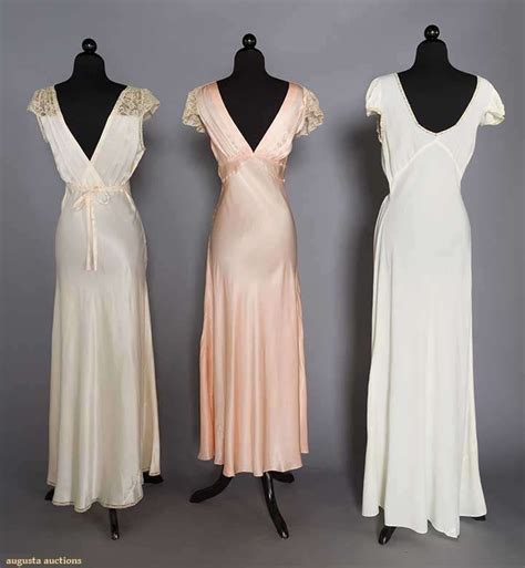 Vintage Lingerie Set With Lace Trim Pieces