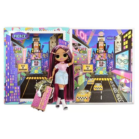 World Travel City Babe L O L Surprise Omg