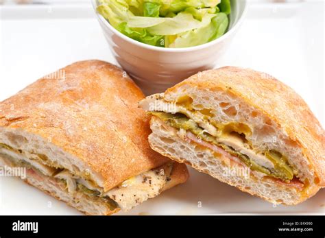 Panini Au Poulet Sandwich Ciabatta Italien Photo Stock Alamy