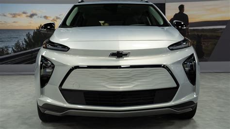 Cheaper electric Chevy SUV coming with price around $30,000 - CNET