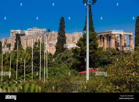 L Ancienne Acropole Et Le Temple De Zeus Olympien Ath Nes Centre