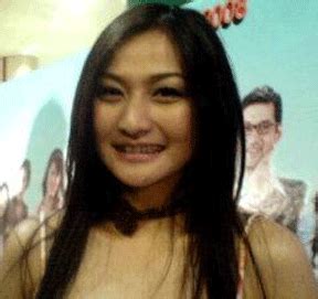 Debby Ayu Seksi Hot Acting In Film Mati Di Ranjang Fhoto Video Artis Indonesia Dan Mancanegara