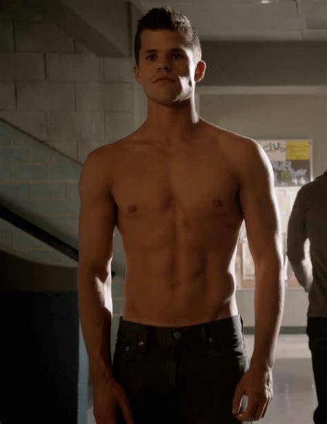 Charlie Carver Star Di Teen Wolf E Desperate Housewives Gay