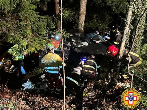 Sestola Incidente Tra Due Auto Una Finisce In Una Scarpata Due Donne