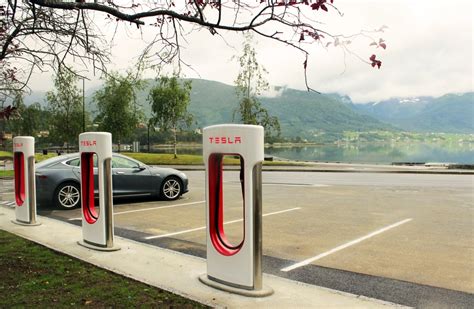 Das Netz Wächst Tesla Eröfnet 50 Supercharger In Europa Magazin