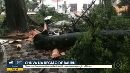 Vídeo Temporal causa estragos em Bauru Bom dia SP G1