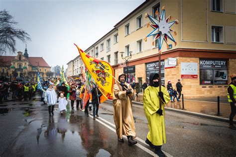 Orszak Trzech Króli Kłaniajcie się królowie Tychy pl