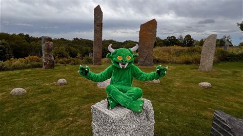 Wisconsin Stonehenge - Hodag visits Kinstone - YouTube