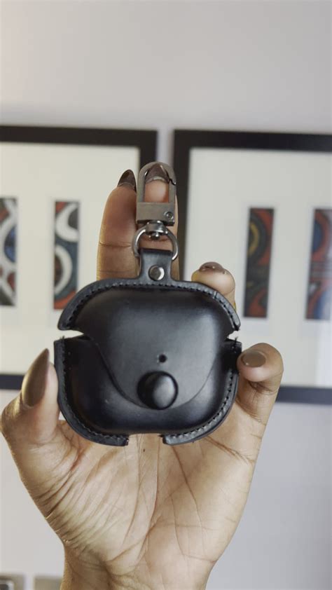 Leather airpod case (Black) – ShoppingspreeCo.