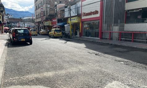 Calle 16 de Ibagué cerrada por reparcheo Don Tamalio