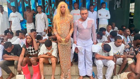 La Polic A De Nigeria Detiene A Decenas De Personas Que Participaban En Una Boda Gay Hch Tv