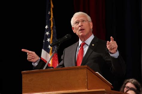 U.S. Senator Roger Wicker Speaks at THS Veterans Day Program – THS Current