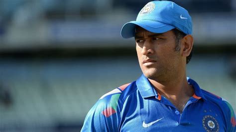 Mukesh Ambani firm hires MS Dhoni as brand ambassador, new ad released ...