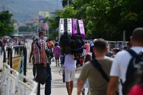 Cae red de tráfico de migrantes que tramitaba nacionalidades falsas