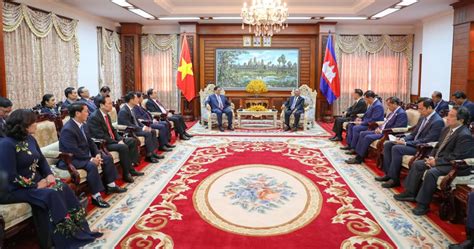 Le président de lAN cambodgienne reçoit le PM vietnamien ករសងពតមន