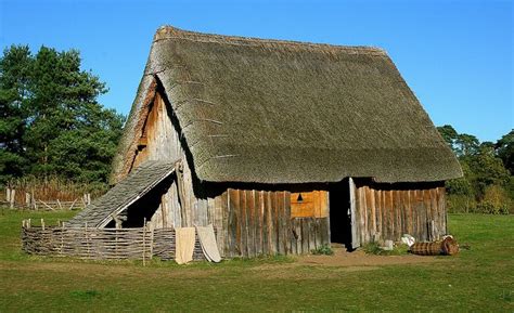 West Stow Anglo-Saxon Village - Thatched Hut West Stow Anglo-Saxon ...