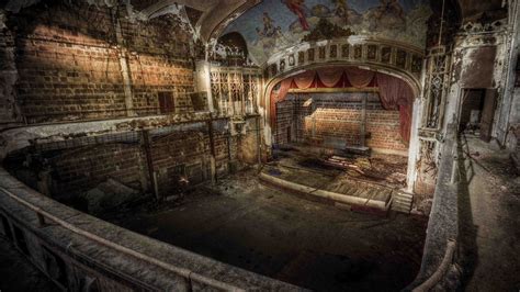 Photographer Explores Abandoned Places and Finds Beauty in Decay ...