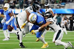 Jalen Hurts 2 turnovers on 1 play leaves Eagles fans fuming