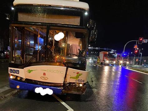 Wypadek z udziałem autobusu MPK w Prądniku Białym Są osoby ranne