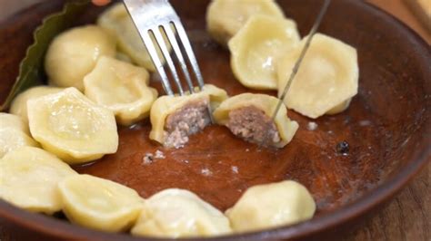 Сочные пельмени из говяжьего и свиного фарша в домашних условиях