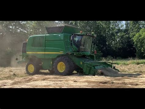 Graszaad dorsen met een John deere t660i combine loonbedrijf barbé