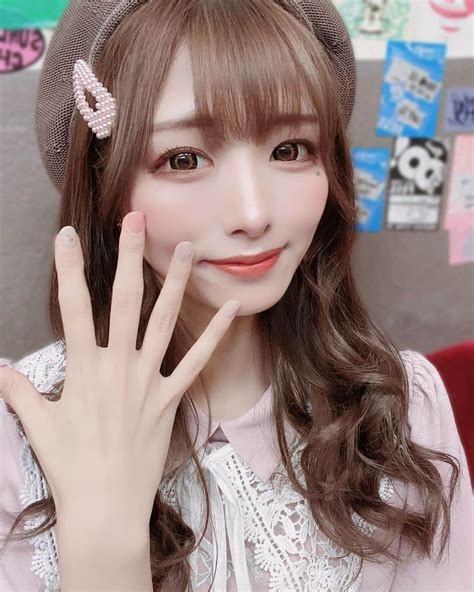 望月みゆさんのインスタグラム写真 望月みゆinstagram 「newネイル🎀 ちゃんもも プロデュースの ネイルスタジオ