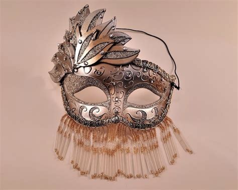 15 Beautiful Mardi Gras Masks To Celebrate Carnival In Style