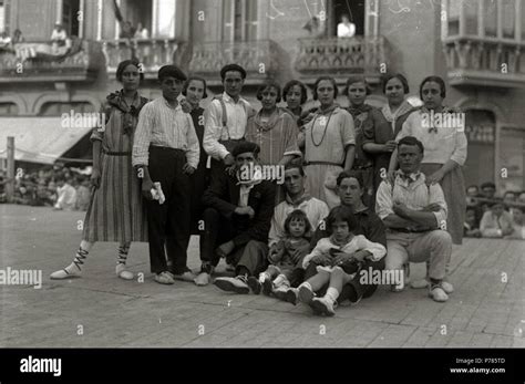 Espa Ol T Tulo Original Concurso De Baile Al Suelto En La Plaza De