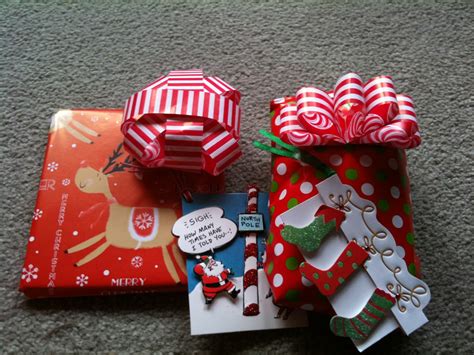 Needle and Spatula: Wrapping Paper Gift Bows