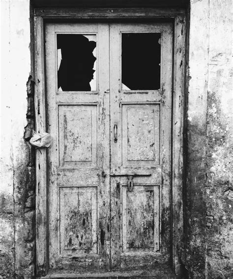 Premium Photo Closed Run Down Broken Wooden Door