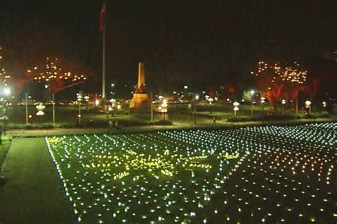 Solar Lights Na Nakapormang Bandila Ng Pilipinas Patok Sa Luneta Abs