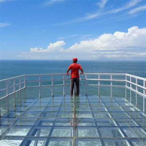 Pantai Nguluran Pantai Pertama Di Indonesia Yang Punya Jembatan Kaca