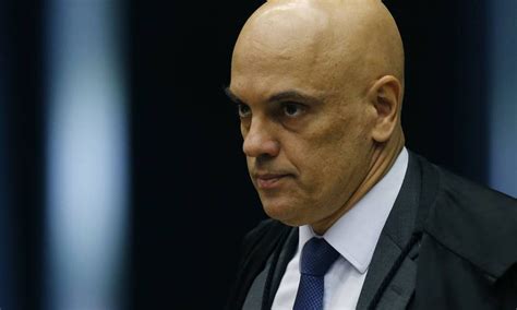 Alvo De Bolsonaristas Moraes Hostilizado Por Brasileiros E Tem Filho