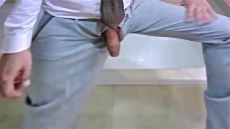 SERIE 2 MOSTRANDO INTIMIDADES CORBATA MARRON PANTALON GRIS CAMISA ROSA Pornhub Gay