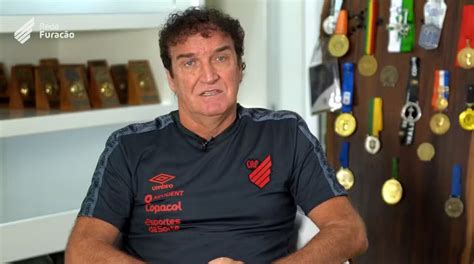 Cuca dá primeira entrevista como técnico do AthleticoJogada 10