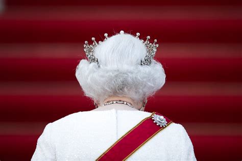 Elizabeth Ii Longest Reigning British Monarch Beloved World Leader