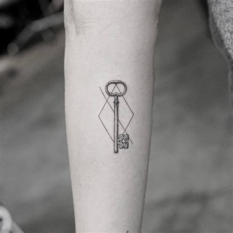 32 Must-See Skeleton Key Tattoo Designs - TattooBlend