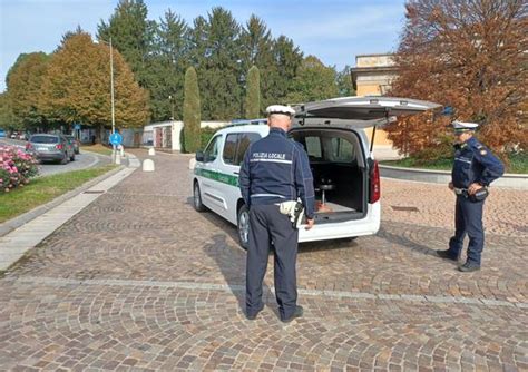 Blocca La Strada E Minaccia Atti Di Autolesionismo Saronno Paralizzata