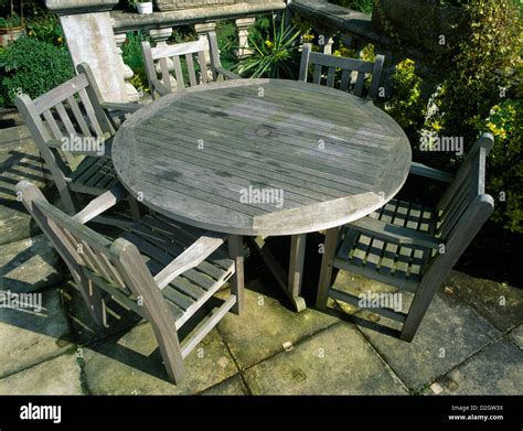 Wooden Garden Furniture Table & Chairs Stock Photo - Alamy