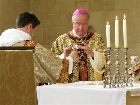 What Is The Difference Between A Deacon And A Priest About Catholics