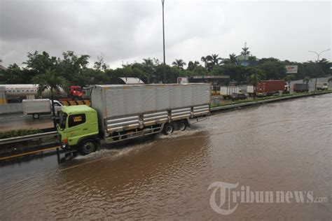 Tol JORR TB Simatupang Banjir Foto 27 1875462 TribunNews